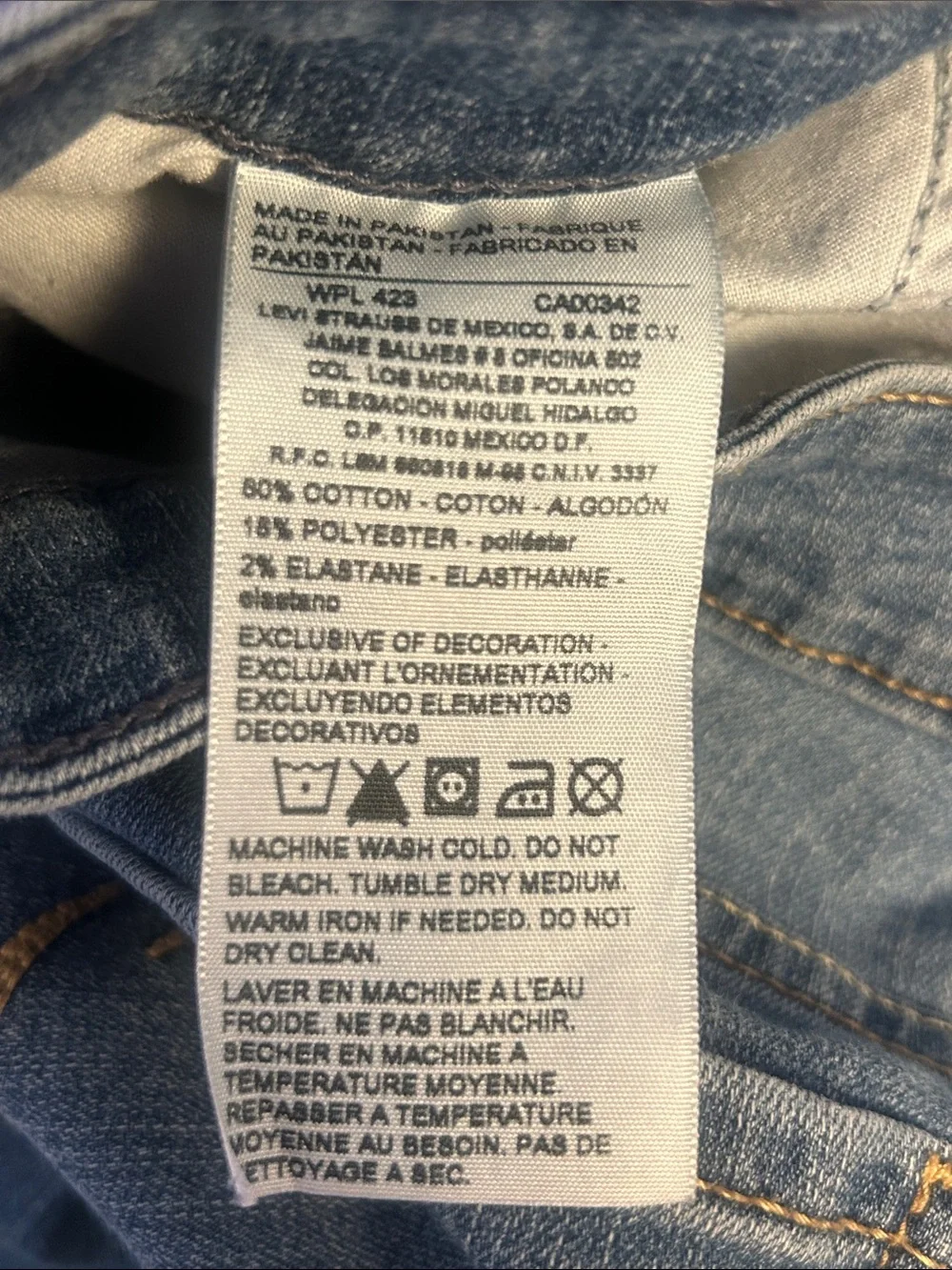 Levi's Light Wash Cropped Capris with Rolled Cuffs - Picture 3 of 5